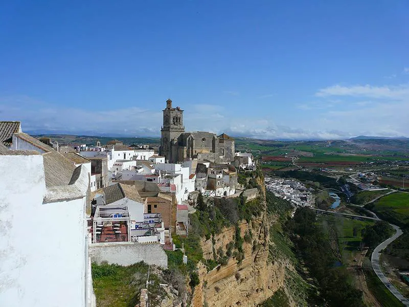 Guide to Arcos de la Frontera noble and most faithful town
