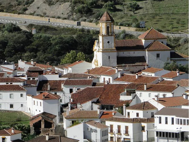 Atajate, a small white village