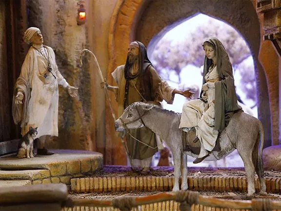 Mary arrives at Bethlehem