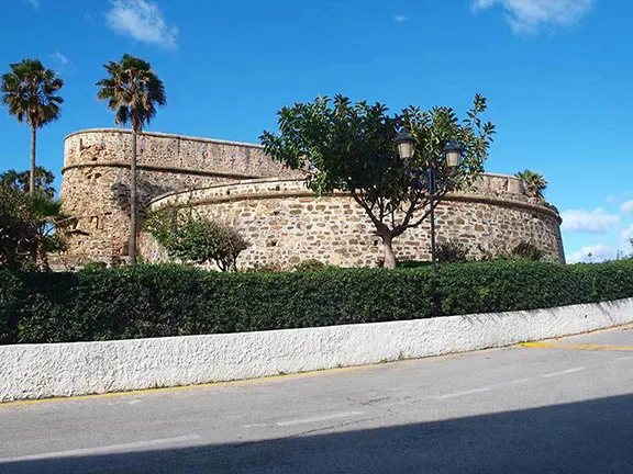 Guide to Castillo de la Duquesa, a Small Fishing village on the Costa del Sol