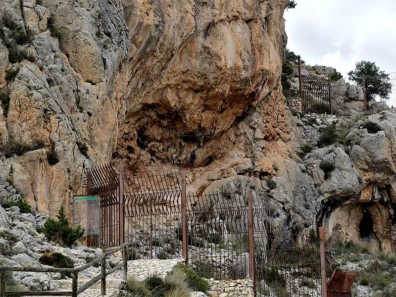 Los Letreros Cave