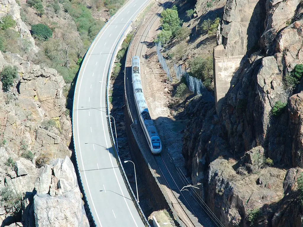 Despeñaperros Pass rail link