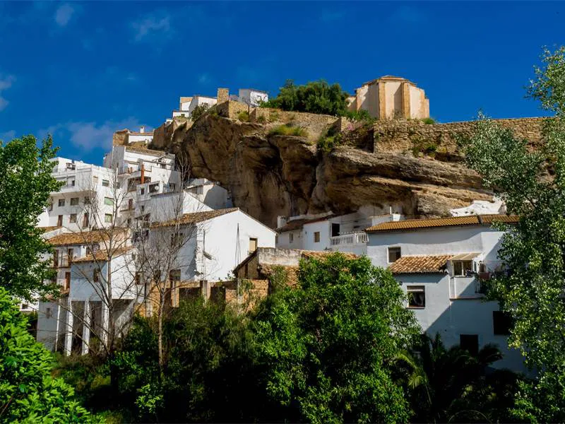 Setenil de las Bodegas and its cave dwellings